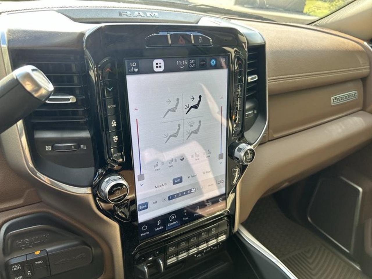 2022 RAM 2500 Laramie Crew Cab 6'4 Box 4x4 | No Accidents | Ventilated Seats | Heated Steering Wheel Photo