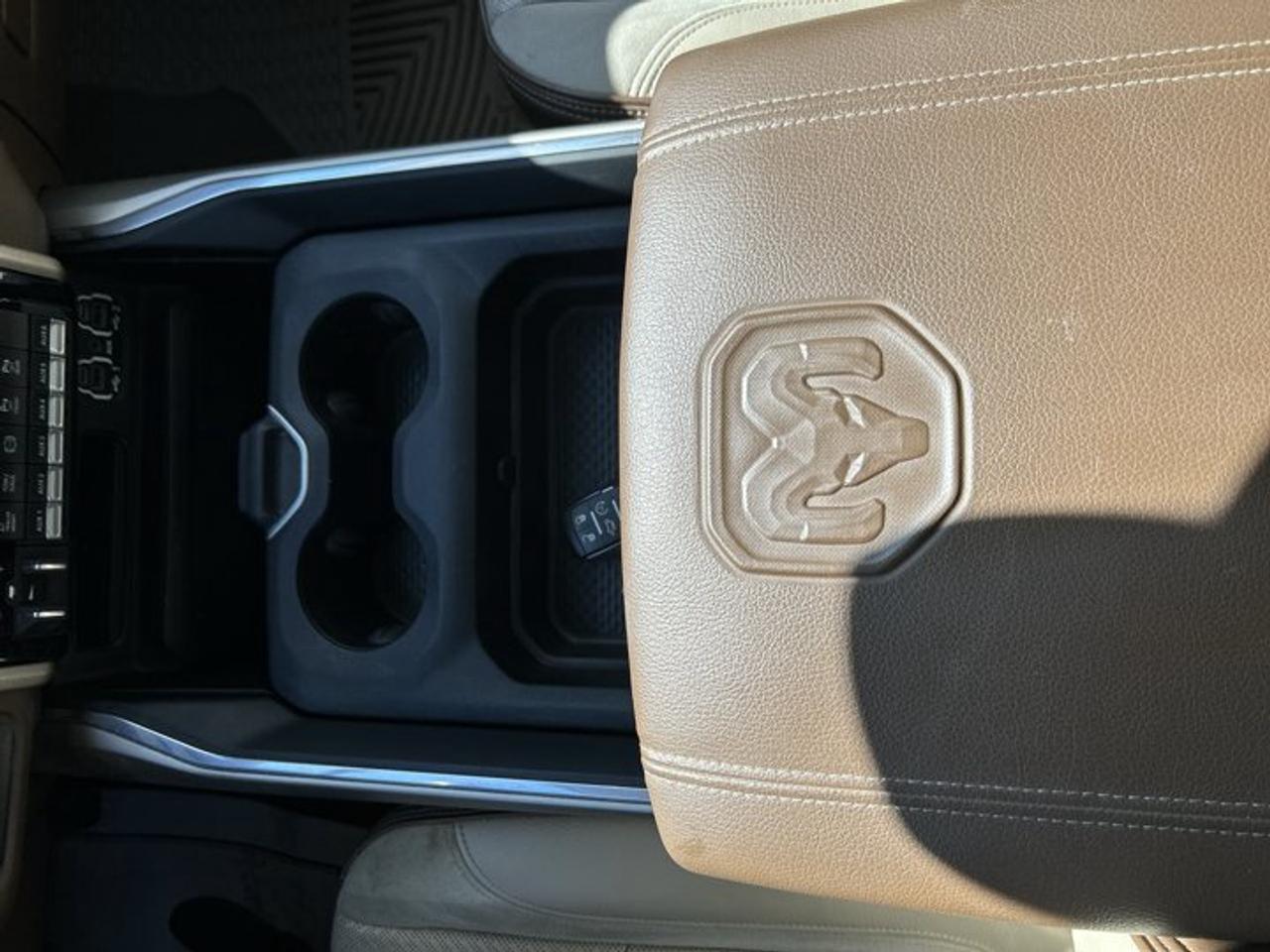 2022 RAM 2500 Laramie Crew Cab 6'4 Box 4x4 | No Accidents | Ventilated Seats | Heated Steering Wheel Photo