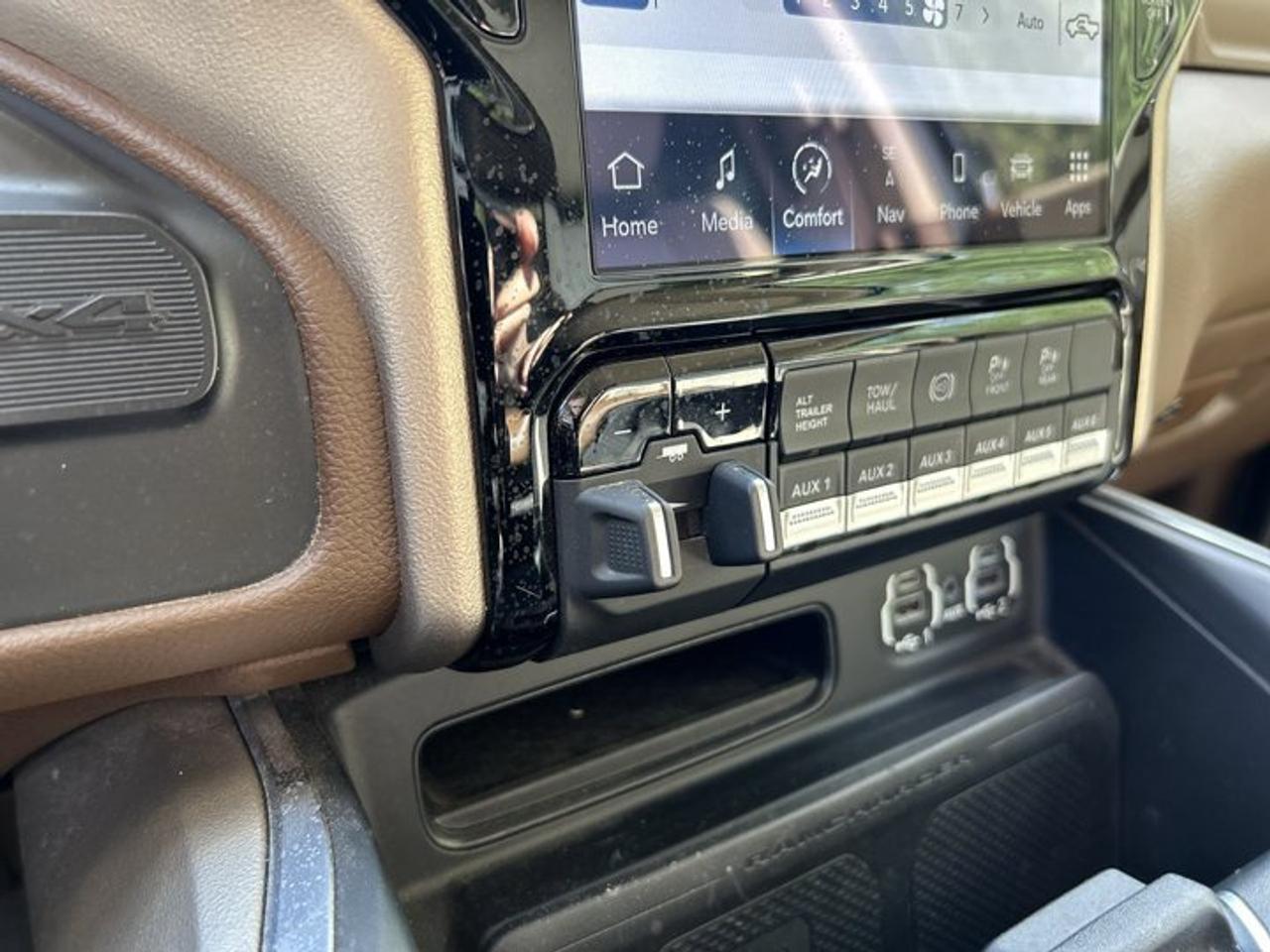 2022 RAM 2500 Laramie Crew Cab 6'4 Box 4x4 | No Accidents | Ventilated Seats | Heated Steering Wheel Photo