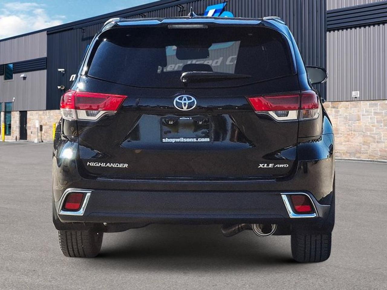 2018 Toyota Highlander XLE AWD | Leather | Sunroof |Heated Seat | BSM | Power Seat | Rear Cam and More ! Photo