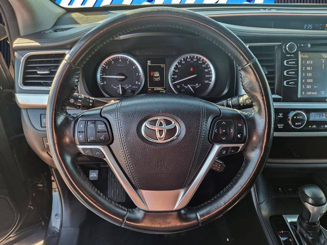 2018 Toyota Highlander XLE AWD | Leather | Sunroof |Heated Seat | BSM | Power Seat | Rear Cam and More ! Photo