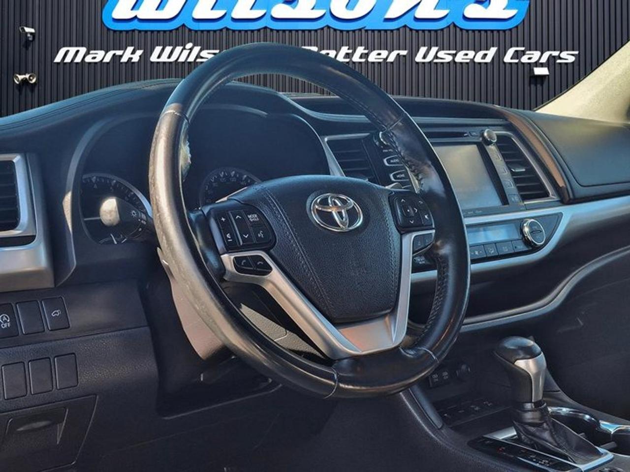 2018 Toyota Highlander XLE AWD | Leather | Sunroof |Heated Seat | BSM | Power Seat | Rear Cam and More ! Photo
