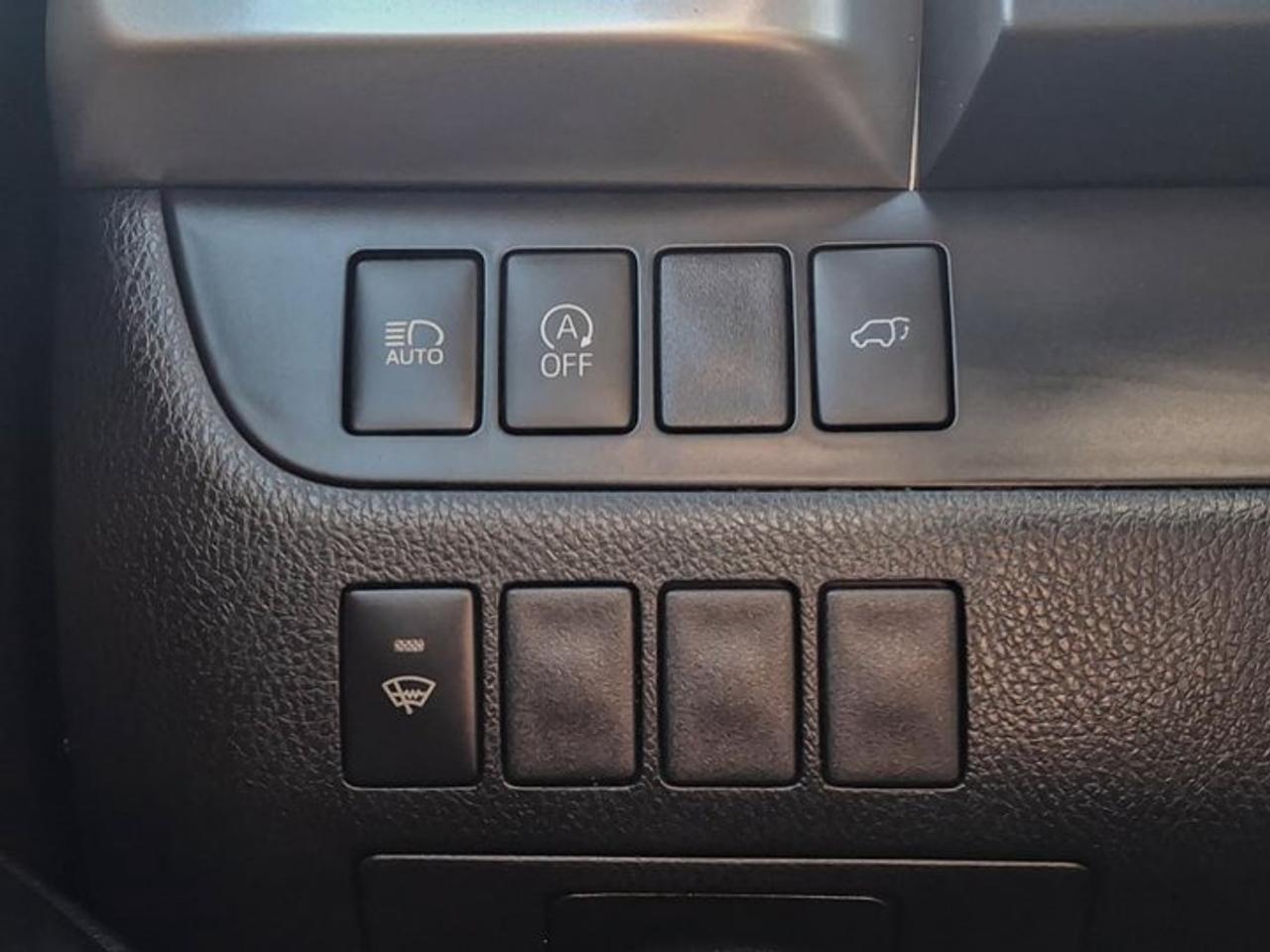 2018 Toyota Highlander XLE AWD | Leather | Sunroof |Heated Seat | BSM | Power Seat | Rear Cam and More ! Photo