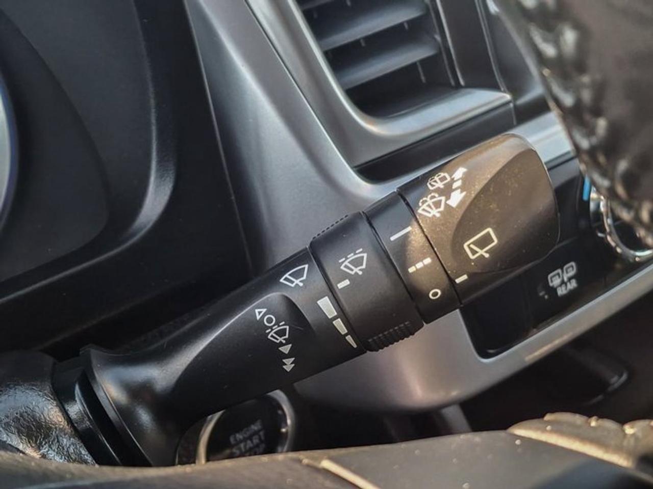 2018 Toyota Highlander XLE AWD | Leather | Sunroof |Heated Seat | BSM | Power Seat | Rear Cam and More ! Photo