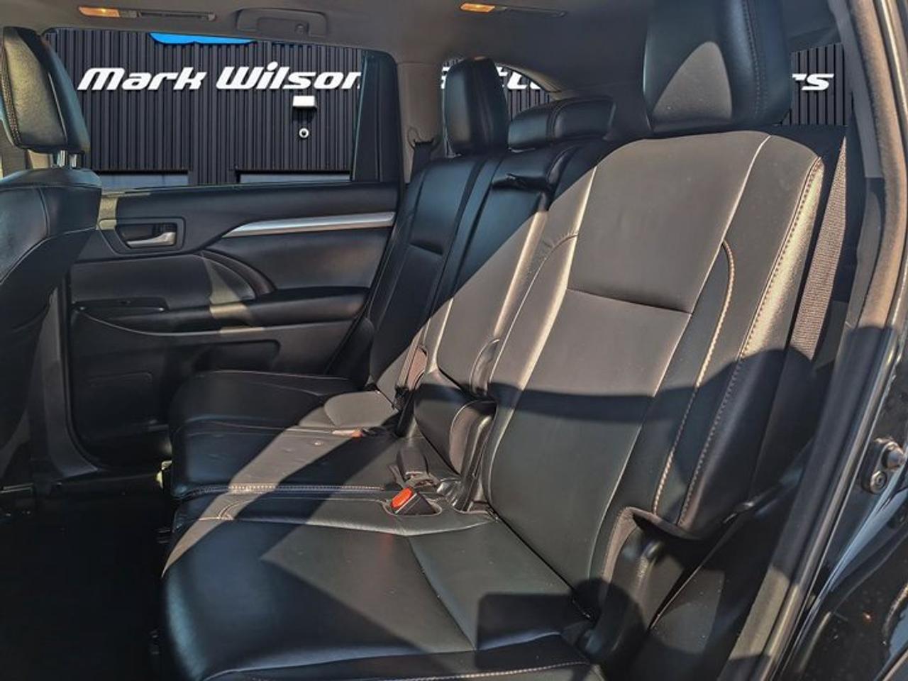 2018 Toyota Highlander XLE AWD | Leather | Sunroof |Heated Seat | BSM | Power Seat | Rear Cam and More ! Photo