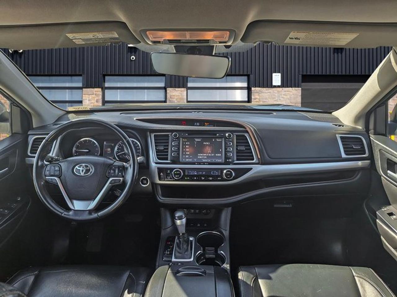 2018 Toyota Highlander XLE AWD | Leather | Sunroof |Heated Seat | BSM | Power Seat | Rear Cam and More ! Photo