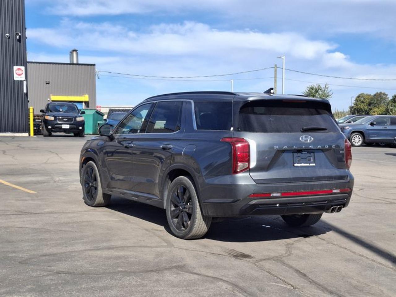 2025 Hyundai PALISADE Urban AWD | 8 Passenger | Leather | Sunroof | Heated Seats + Steering | Cooled Seats | BSM & More ! Photo