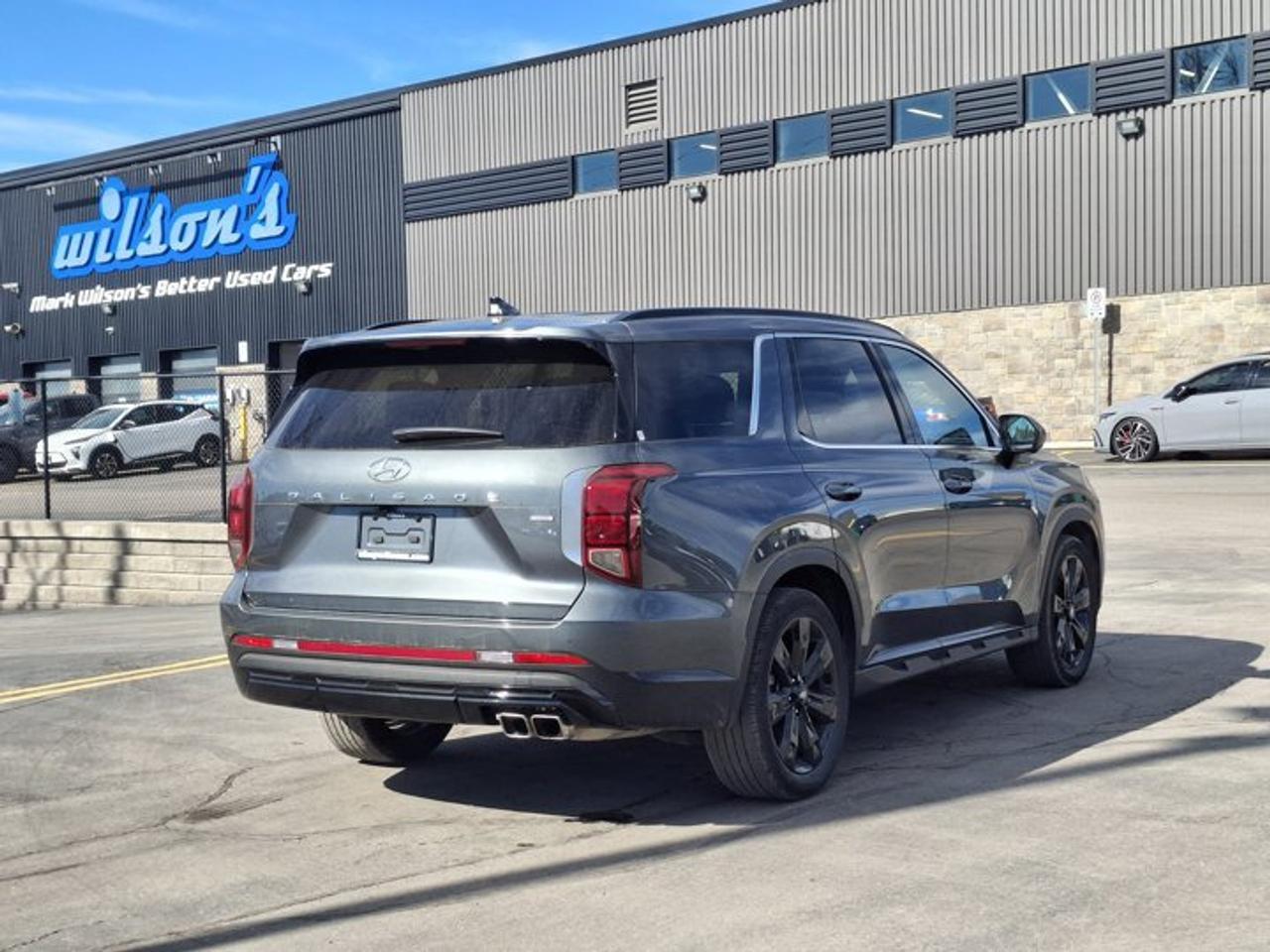 2025 Hyundai PALISADE Urban AWD | 8 Passenger | Leather | Sunroof | Heated Seats + Steering | Cooled Seats | BSM & More ! Photo4