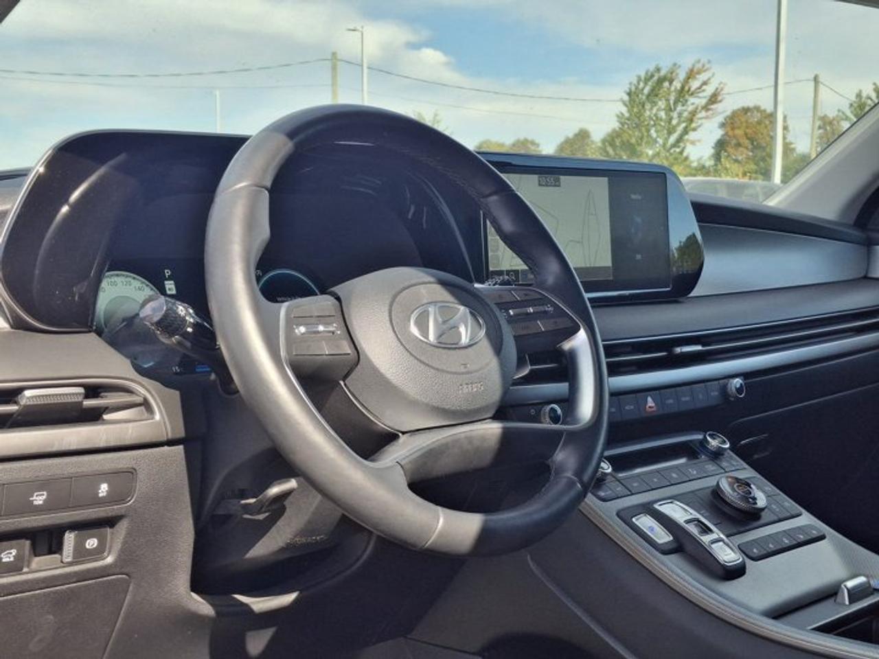 2025 Hyundai PALISADE Urban AWD | 8 Passenger | Leather | Sunroof | Heated Seats + Steering | Cooled Seats | BSM & More ! Photo