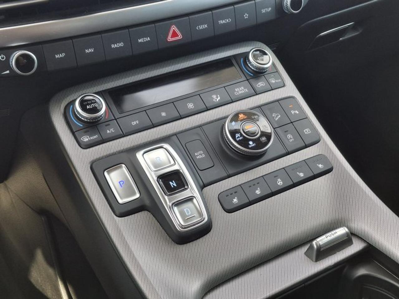 2025 Hyundai PALISADE Urban AWD | 8 Passenger | Leather | Sunroof | Heated Seats + Steering | Cooled Seats | BSM & More ! Photo