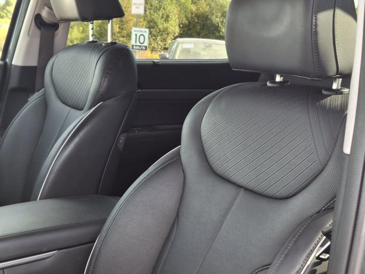 2025 Hyundai PALISADE Urban AWD | 8 Passenger | Leather | Sunroof | Heated Seats + Steering | Cooled Seats | BSM & More ! Photo