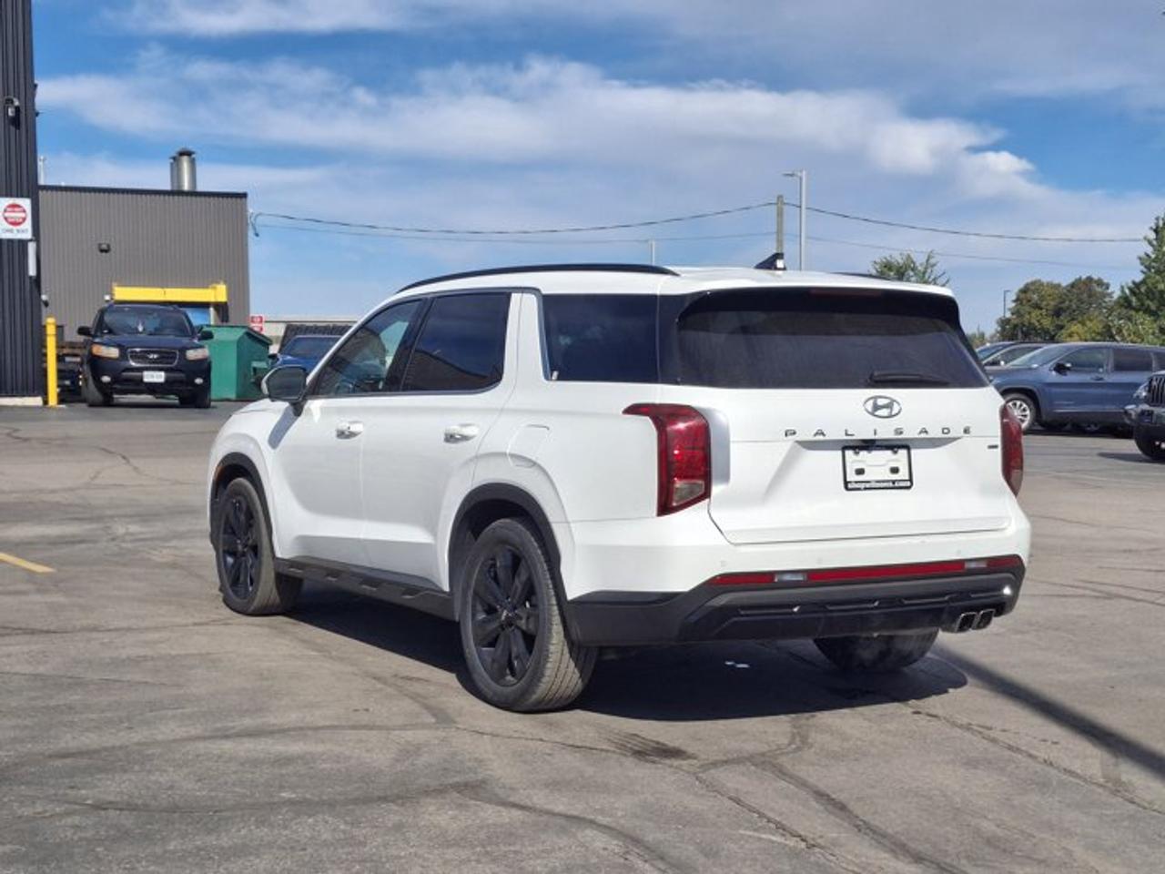 2025 Hyundai PALISADE Urban AWD | 8 Passenger | Leather | Sunroof | Heated Seats + Steering | Cooled Seats | BSM and More! Photo2