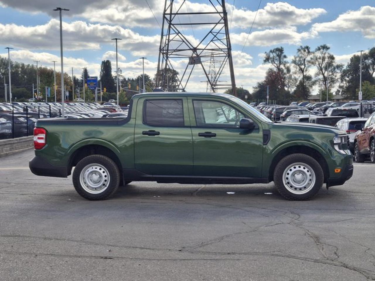 2025 Ford Maverick XL | 2K Hitch Receiver | CarPlay + Android | Cruise | Rear Camera | and More ! Photo