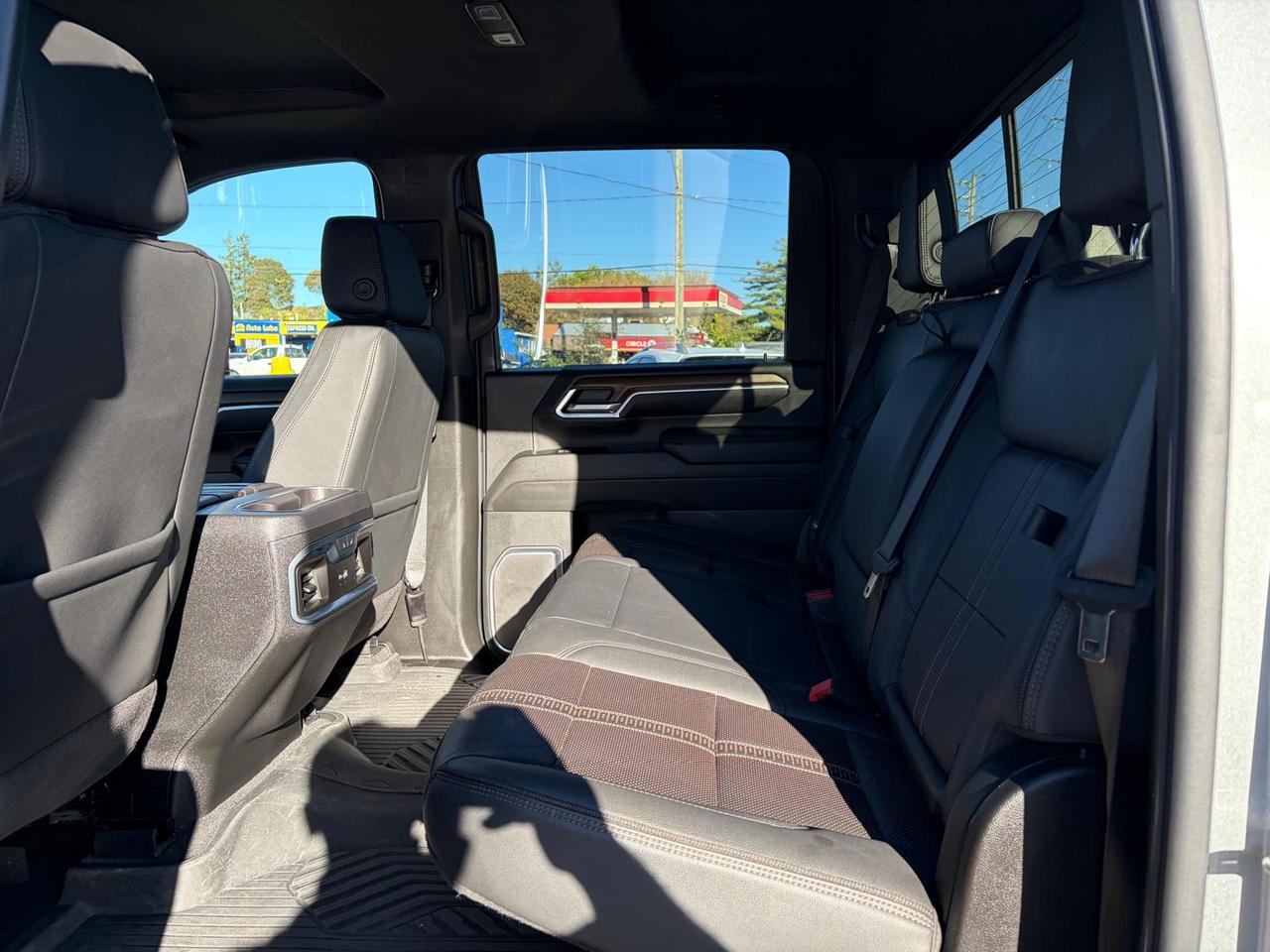 2025 Chevrolet Silverado 2500 HIGH COUNTRY / Z71 / NO ACCIDENTS / ONE OWNER Photo