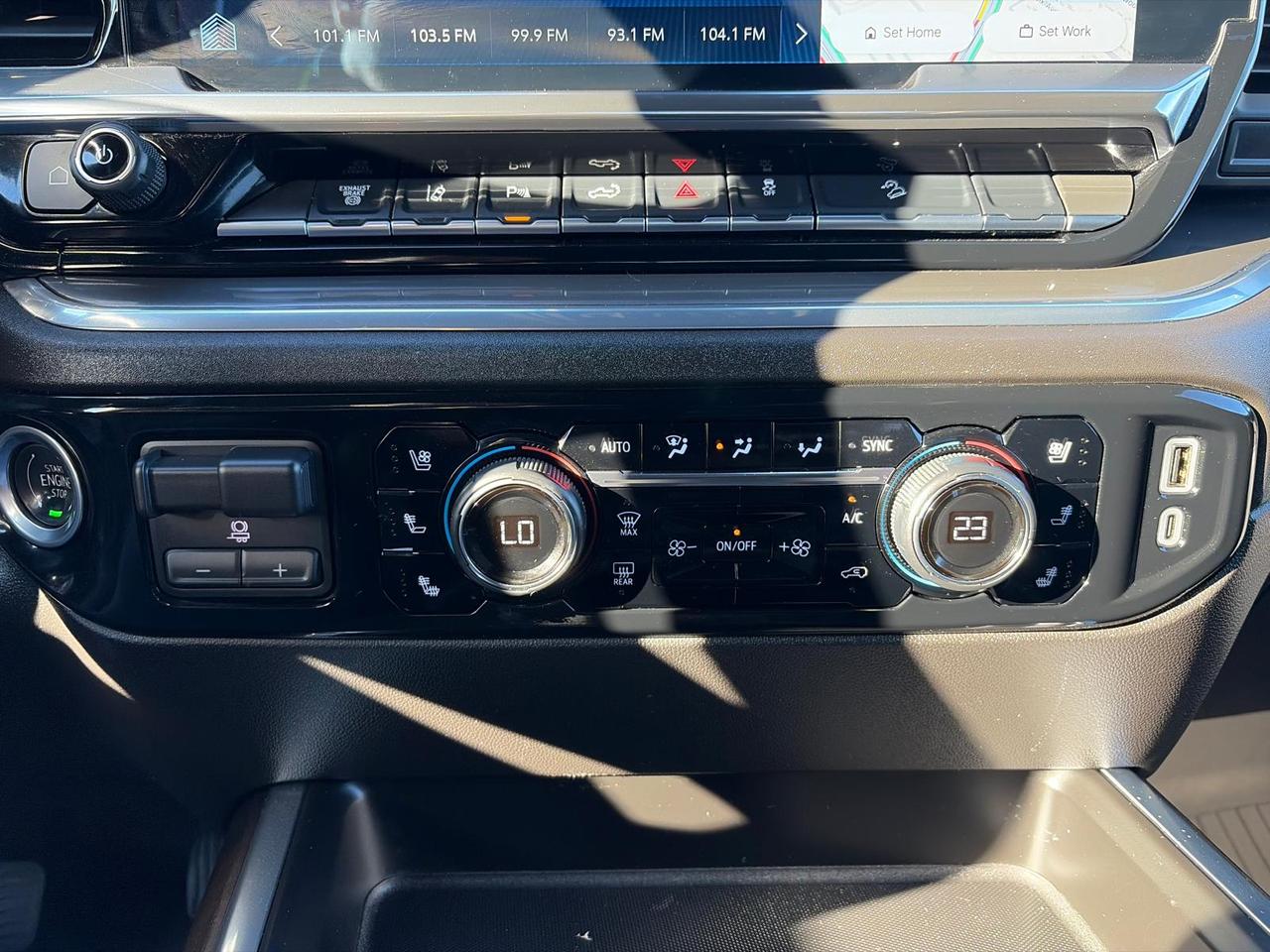 2025 Chevrolet Silverado 2500 HIGH COUNTRY / Z71 / NO ACCIDENTS / ONE OWNER Photo
