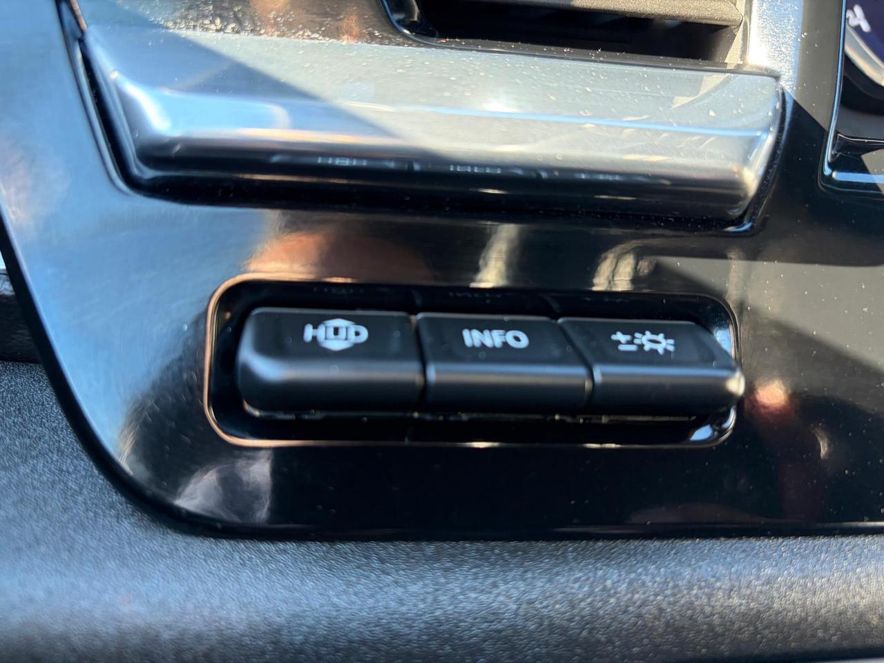2025 Chevrolet Silverado 2500 HIGH COUNTRY / Z71 / NO ACCIDENTS / ONE OWNER Photo