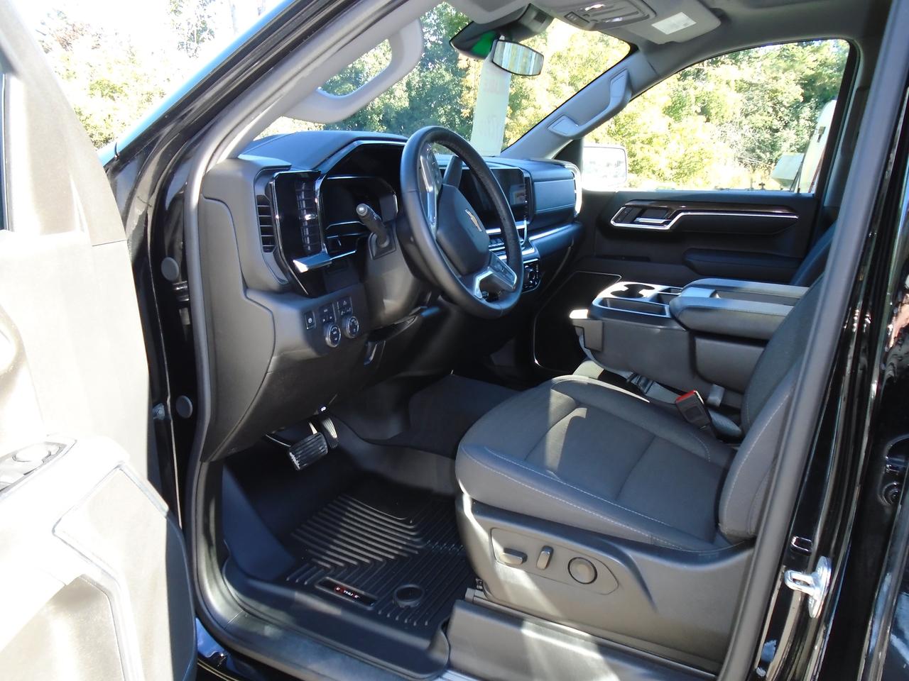 2025 Chevrolet Silverado 1500 LT CREW CAB 4X4 Photo