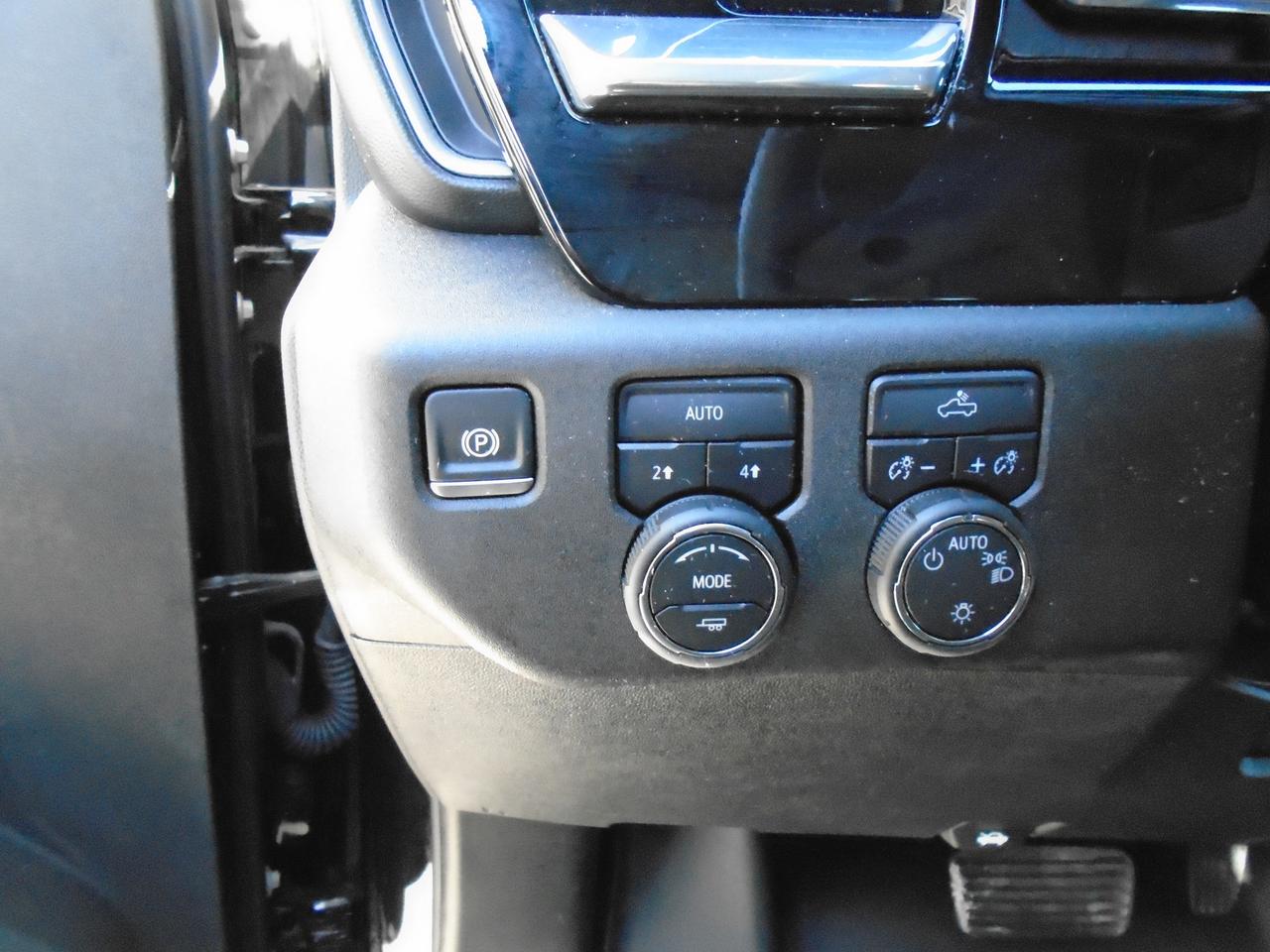 2025 Chevrolet Silverado 1500 LT CREW CAB 4X4 Photo