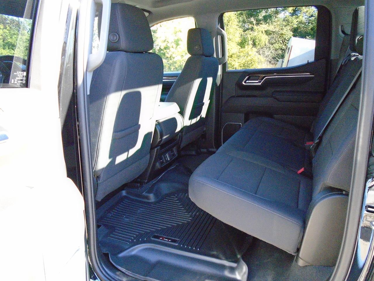 2025 Chevrolet Silverado 1500 LT CREW CAB 4X4 Photo
