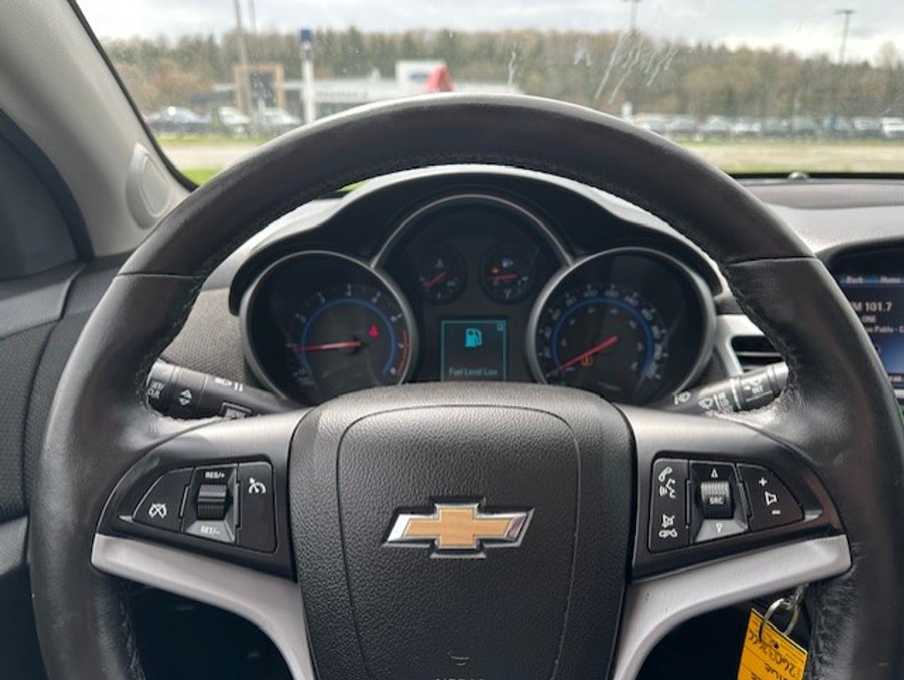 2015 Chevrolet Cruze 2LT Photo1