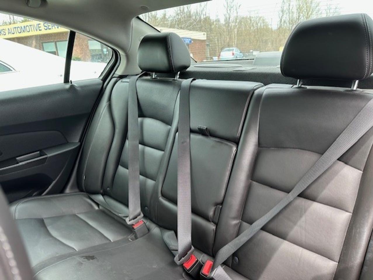2015 Chevrolet Cruze 2LT Photo2