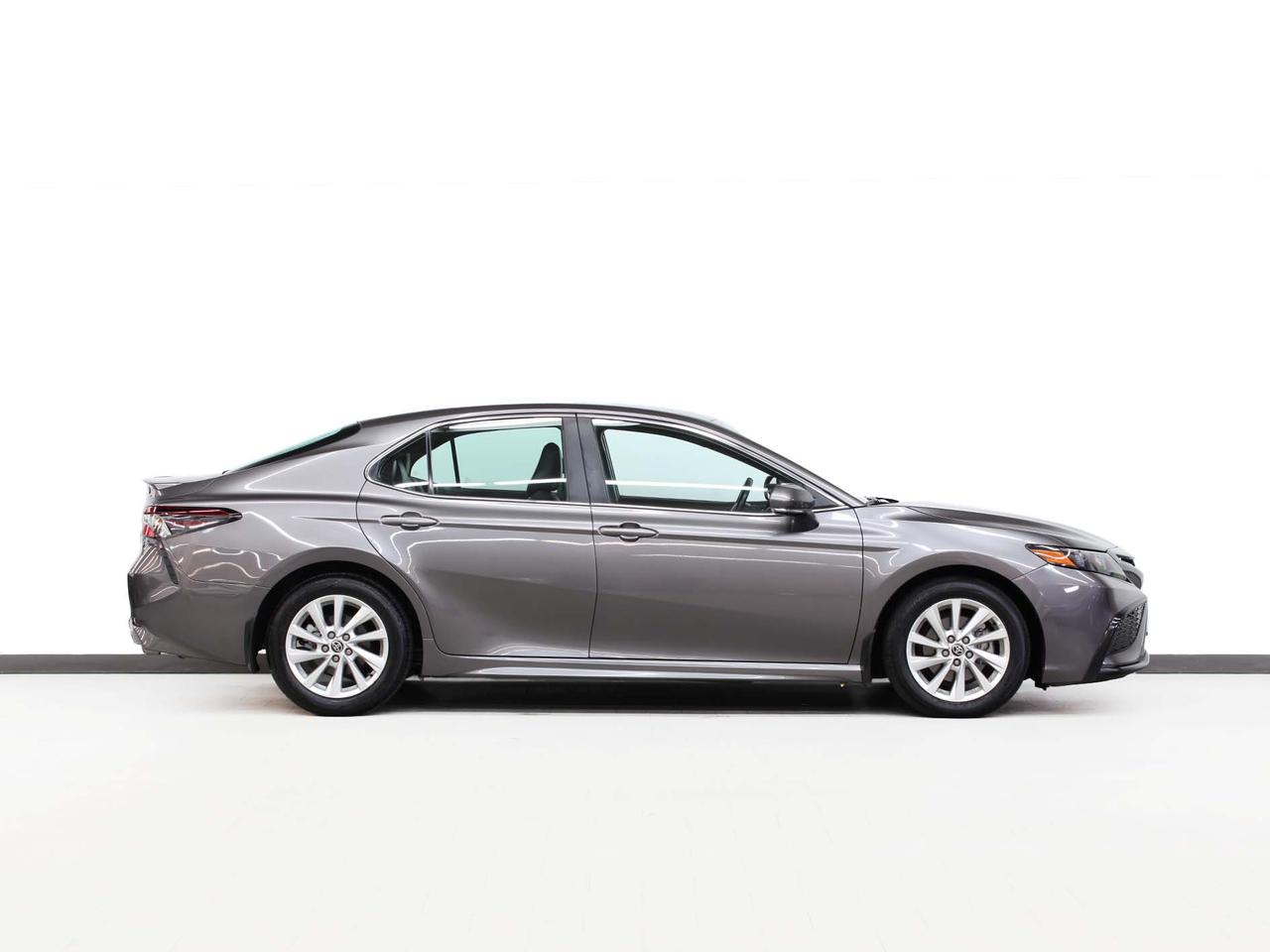 2022 Toyota Camry SE HYBRID | Leather | Heated Seats | BSM | CarPlay