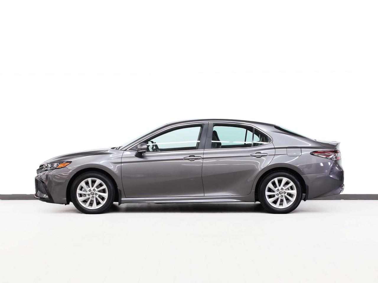 2022 Toyota Camry SE HYBRID | Leather | Heated Seats | BSM | CarPlay