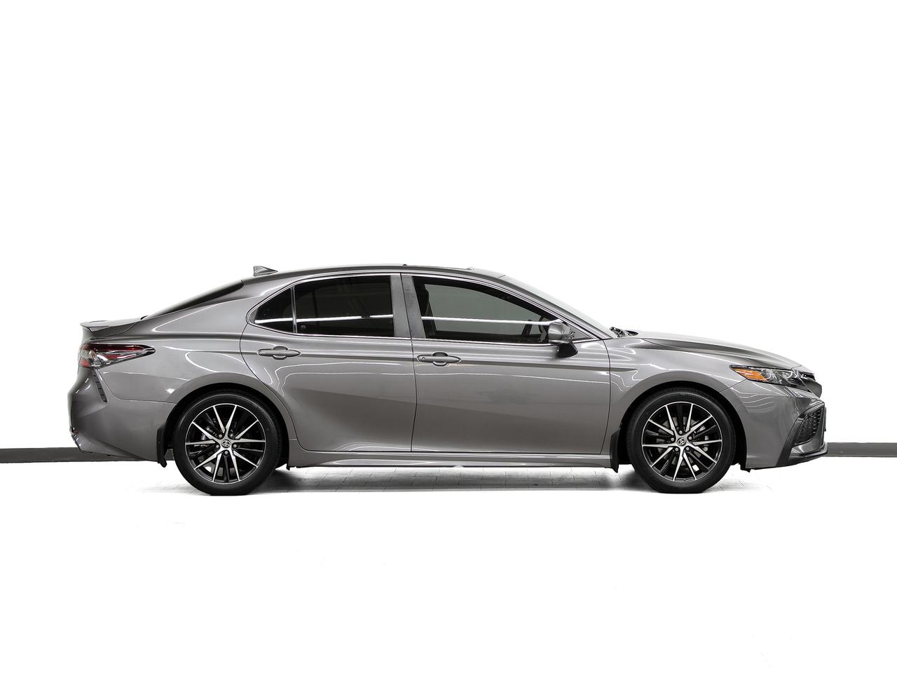 2022 Toyota Camry SE HYBRID | Leather | Heated Seats | BSM | CarPlay