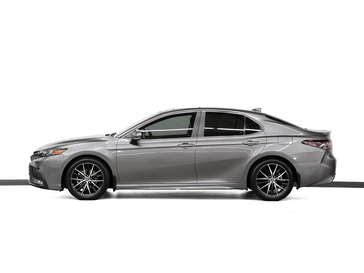 2022 Toyota Camry SE HYBRID | Leather | Heated Seats | BSM | CarPlay