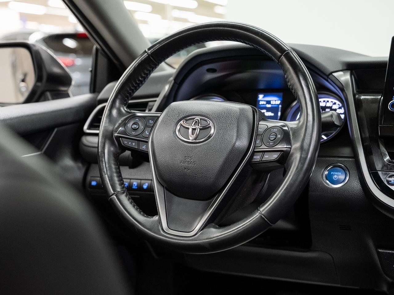 2022 Toyota Camry SE HYBRID | Leather | Heated Seats | BSM | CarPlay