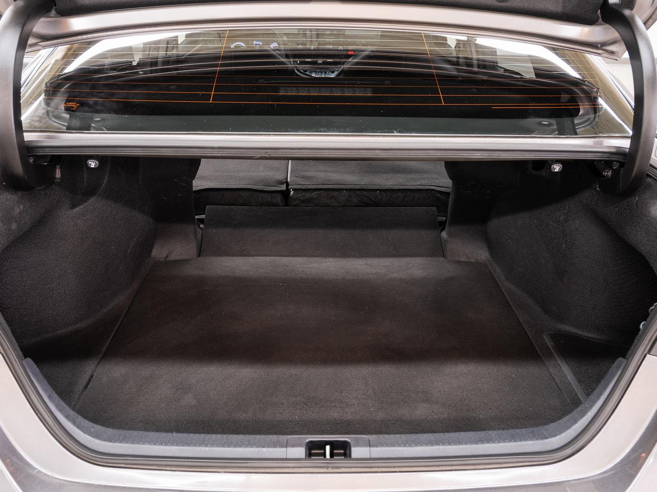 2022 Toyota Camry SE HYBRID | Leather | Heated Seats | BSM | CarPlay