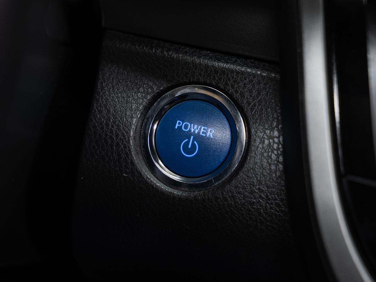 2022 Toyota Camry SE HYBRID | Leather | Heated Seats | BSM | CarPlay