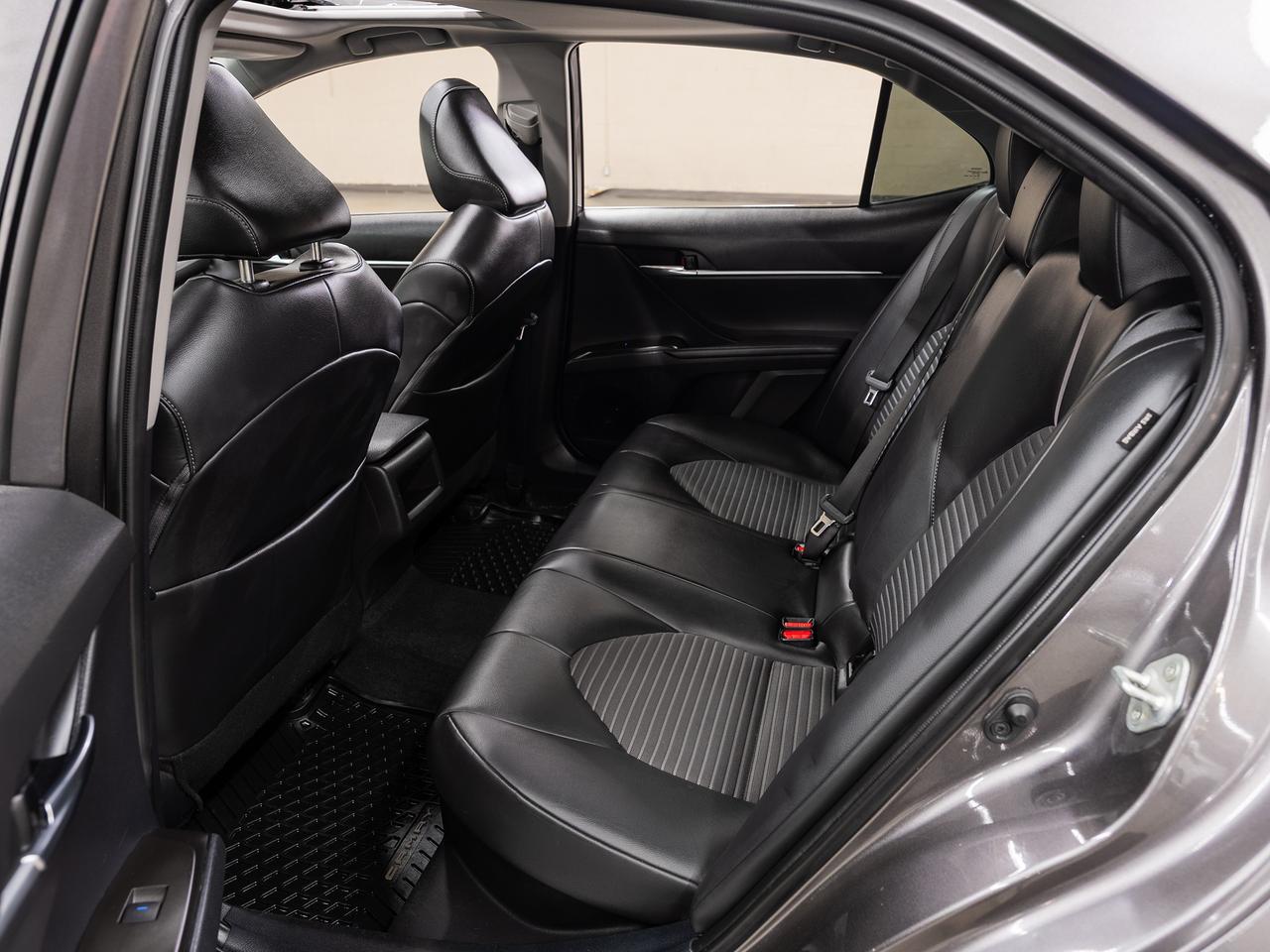 2022 Toyota Camry SE HYBRID | Leather | Heated Seats | BSM | CarPlay