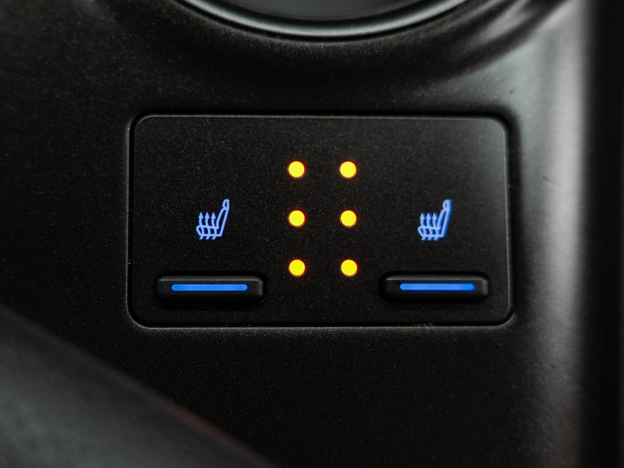 2022 Toyota Camry SE HYBRID | Leather | Heated Seats | BSM | CarPlay