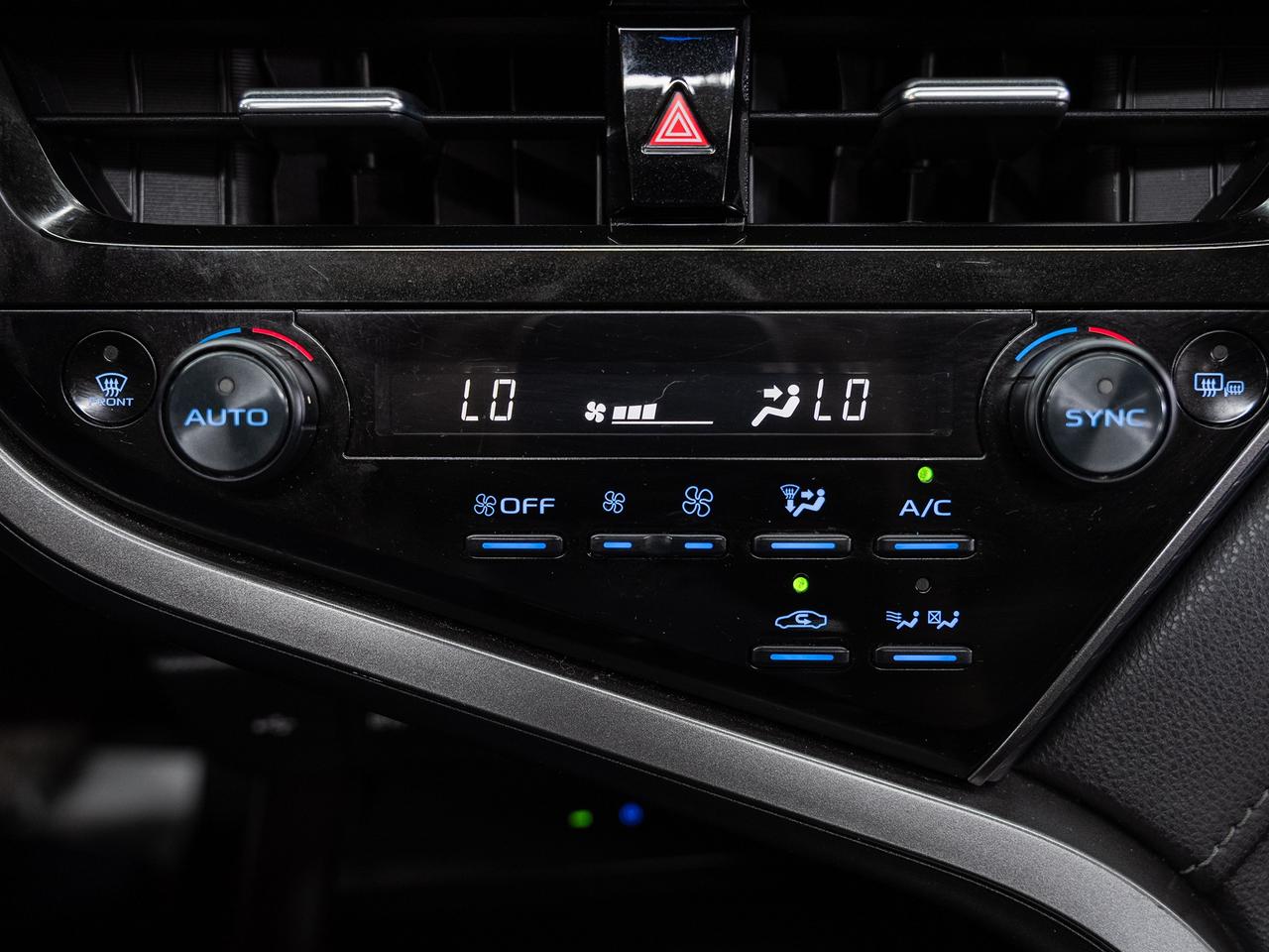 2022 Toyota Camry SE HYBRID | Leather | Heated Seats | BSM | CarPlay