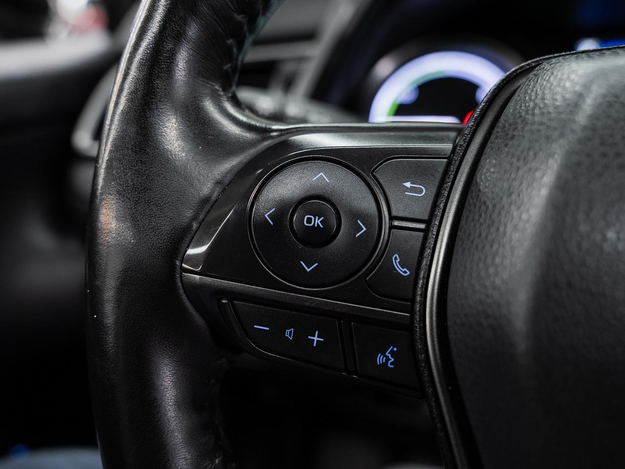 2022 Toyota Camry SE HYBRID | Leather | Heated Seats | BSM | CarPlay