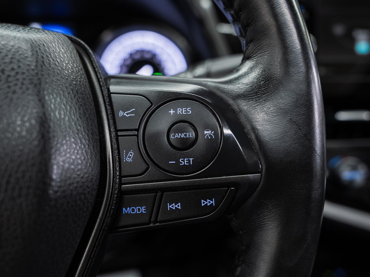 2022 Toyota Camry SE HYBRID | Leather | Heated Seats | BSM | CarPlay