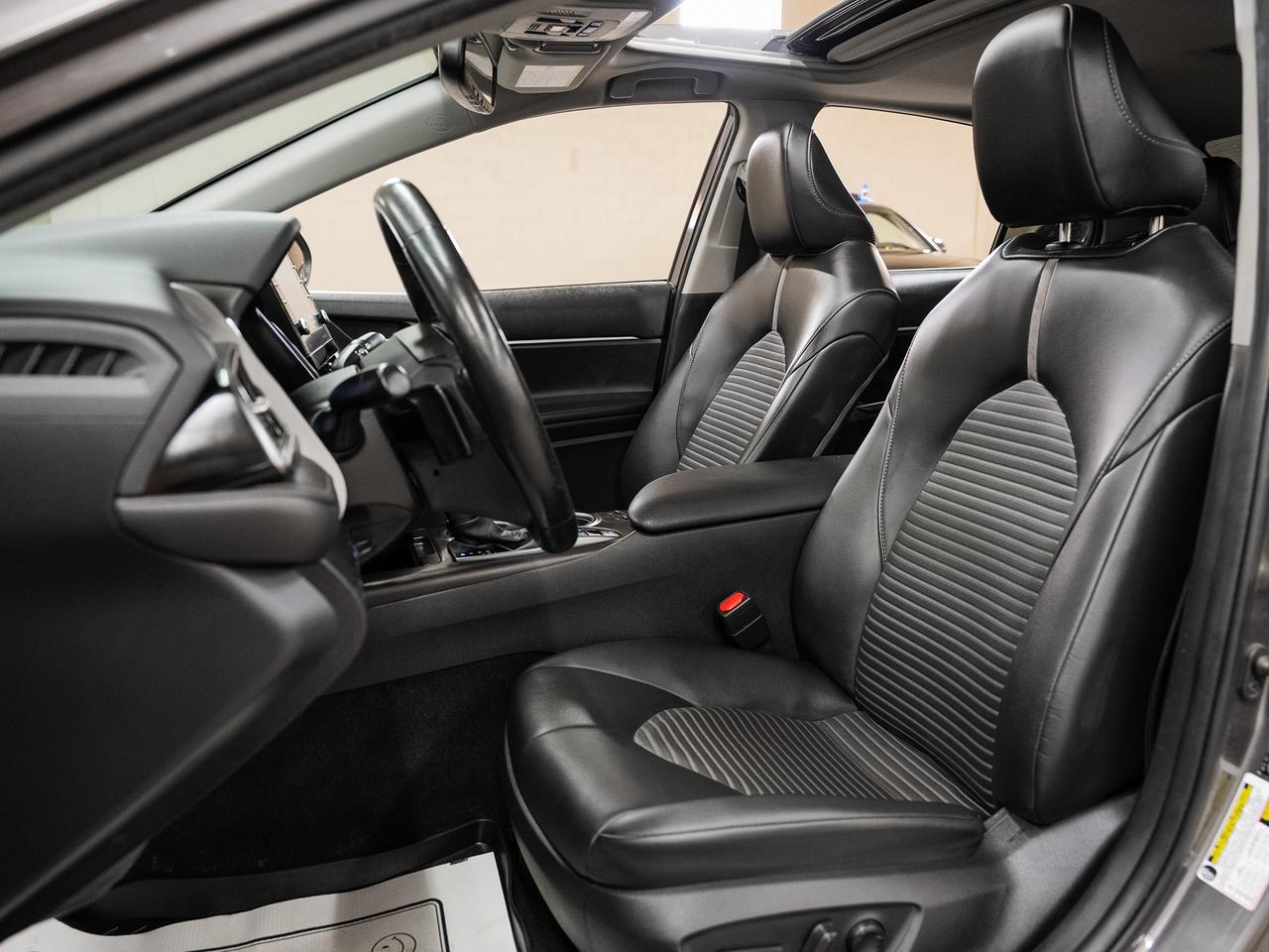 2022 Toyota Camry SE HYBRID | Leather | Heated Seats | BSM | CarPlay