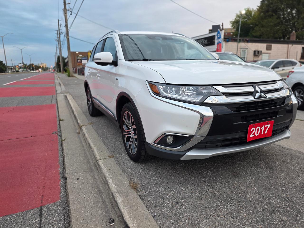 2017 Mitsubishi Outlander GT WHITE ON BLACK SUNROOF BACKUP CAMERA & BLUETOOT - Photo #1