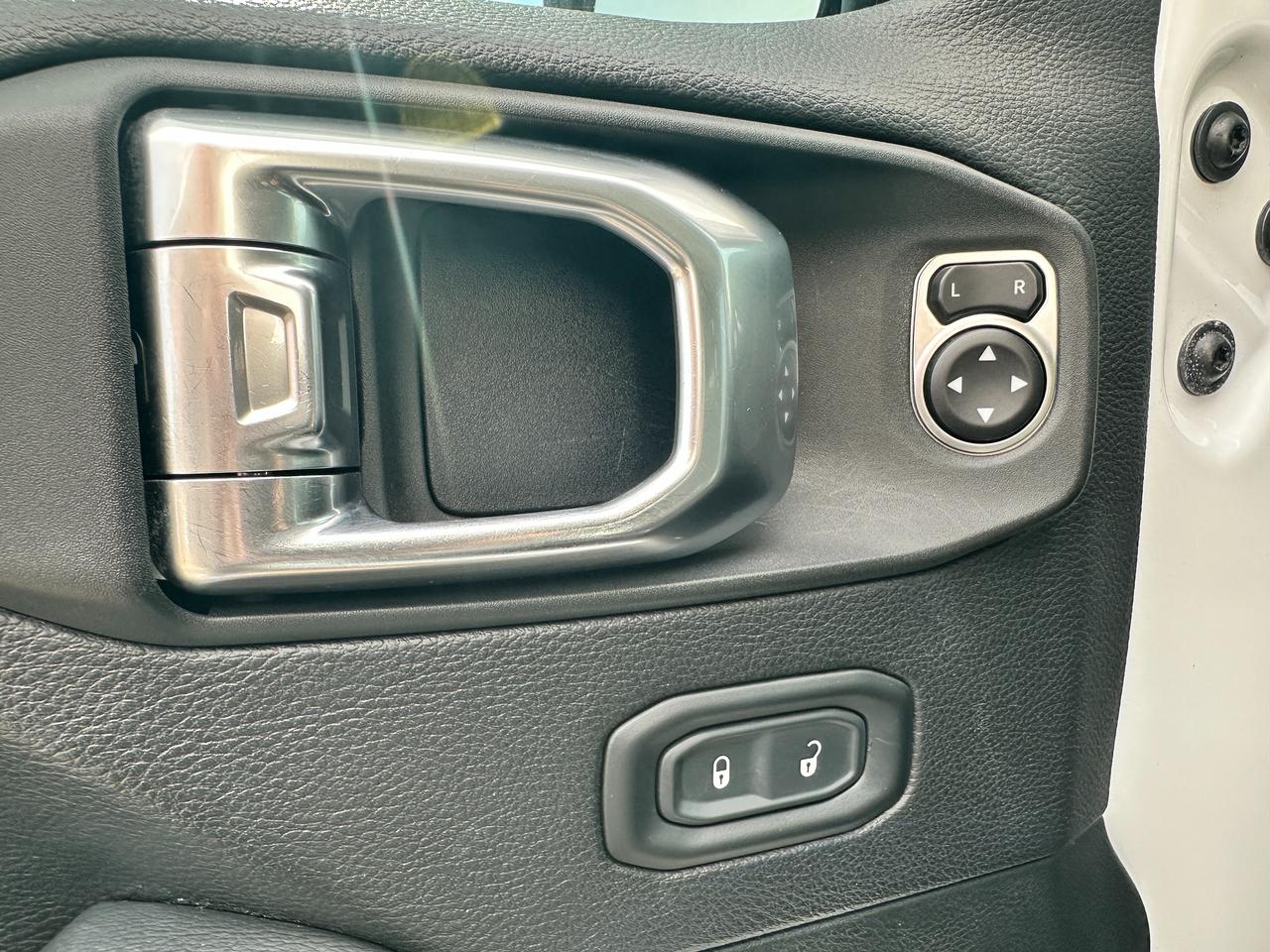 2019 Jeep Wrangler Sahara4X4 3.6L HTD-Leather NAV XM Alpine A/C RvCam Photo