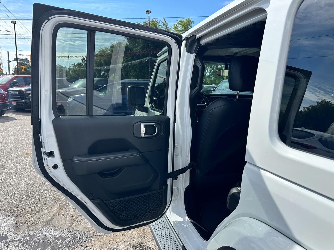 2019 Jeep Wrangler Sahara4X4 3.6L HTD-Leather NAV XM Alpine A/C RvCam Photo