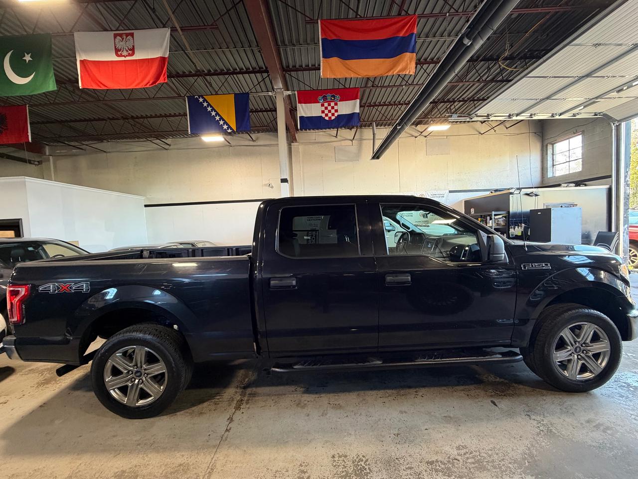 2015 Ford F-150 XLT 4X4 | NEW TIRES | 6 PASSENGER Photo