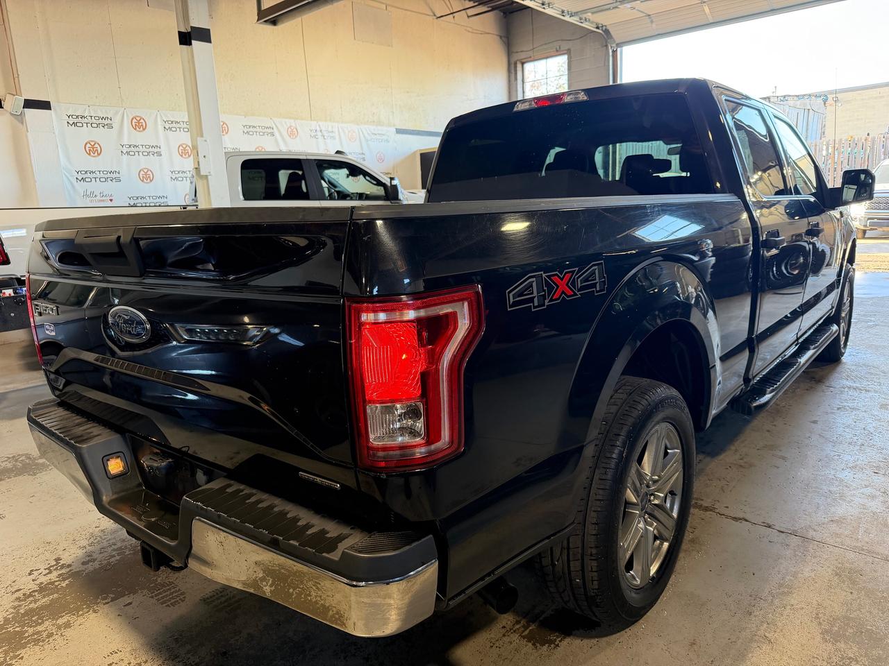 2015 Ford F-150 XLT 4X4 | NEW TIRES | 6 PASSENGER Photo