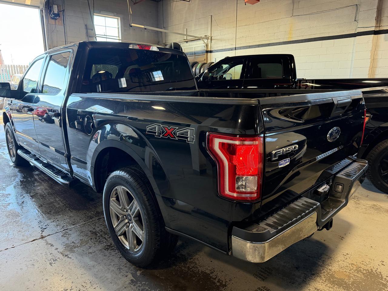 2015 Ford F-150 XLT 4X4 | NEW TIRES | 6 PASSENGER Photo