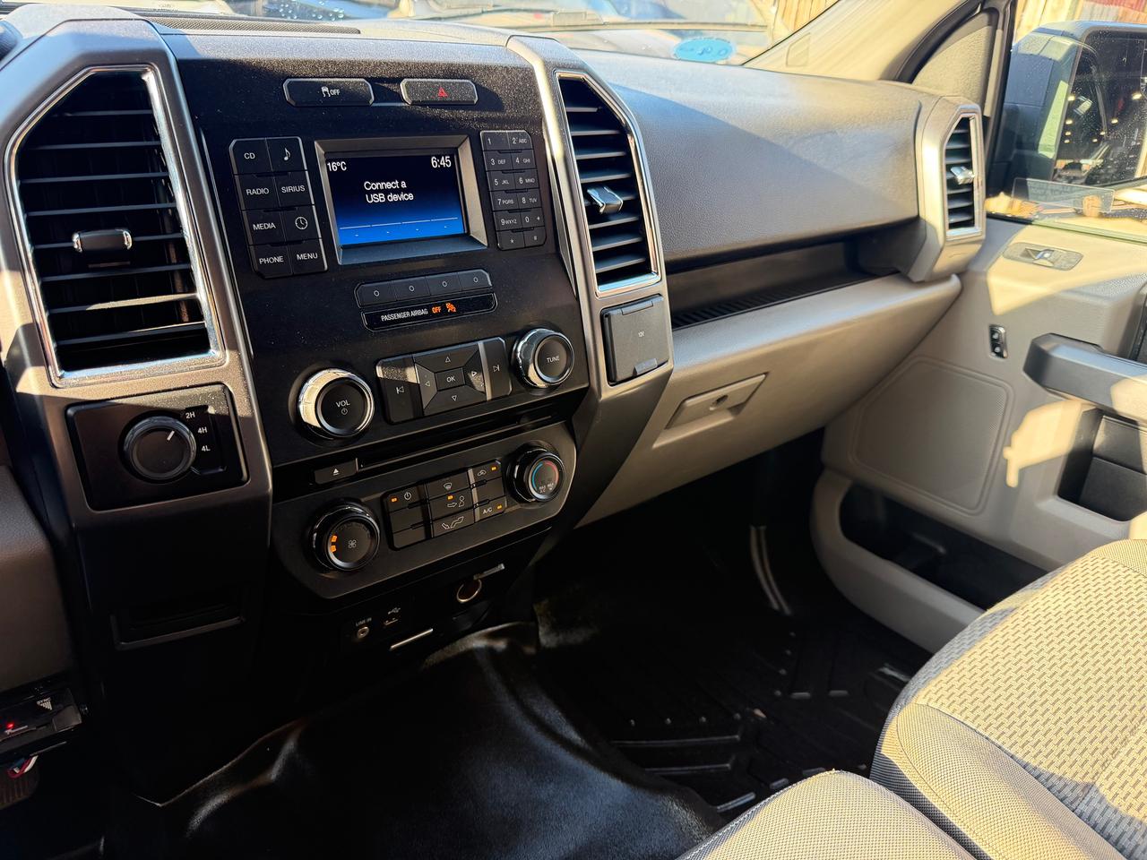 2015 Ford F-150 XLT 4X4 | NEW TIRES | 6 PASSENGER Photo