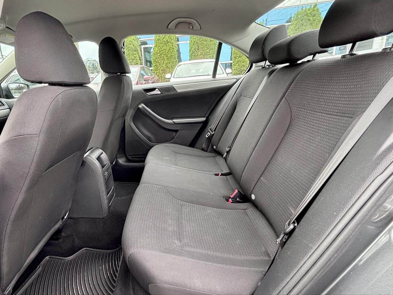 2017 Volkswagen Jetta FINANCING AVAILABLE Photo13