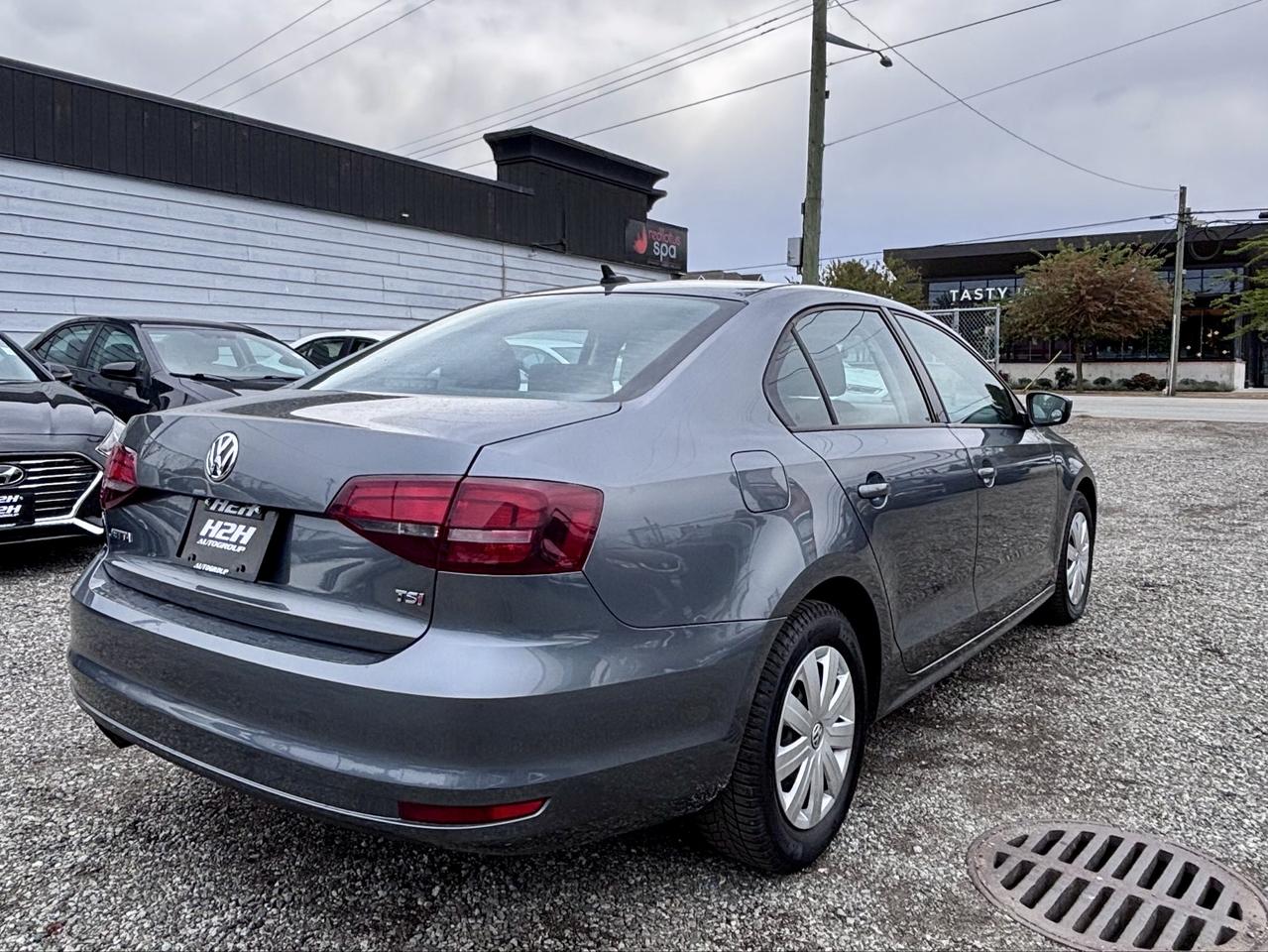 2017 Volkswagen Jetta FINANCING AVAILABLE Photo5