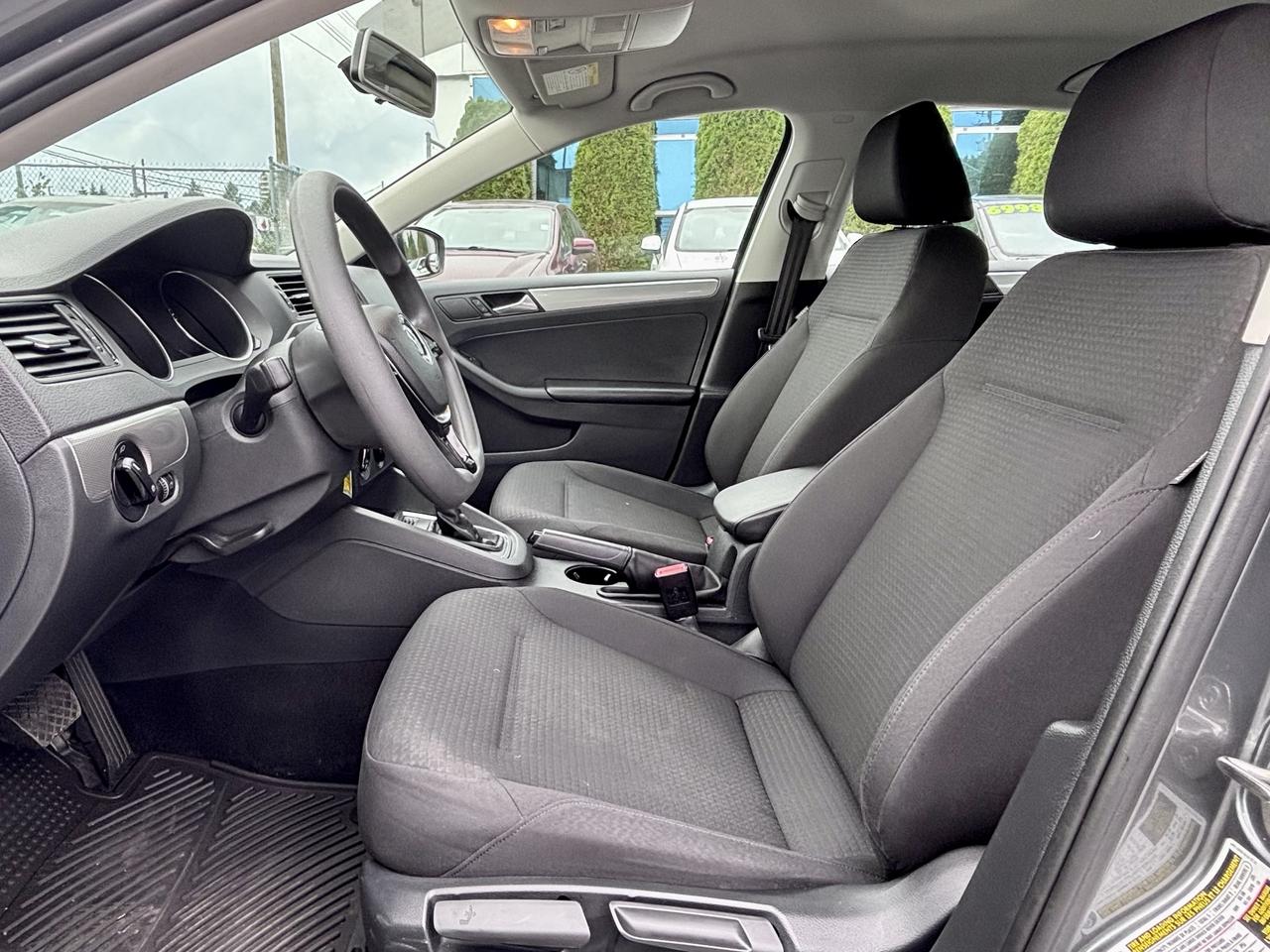 2017 Volkswagen Jetta FINANCING AVAILABLE Photo9