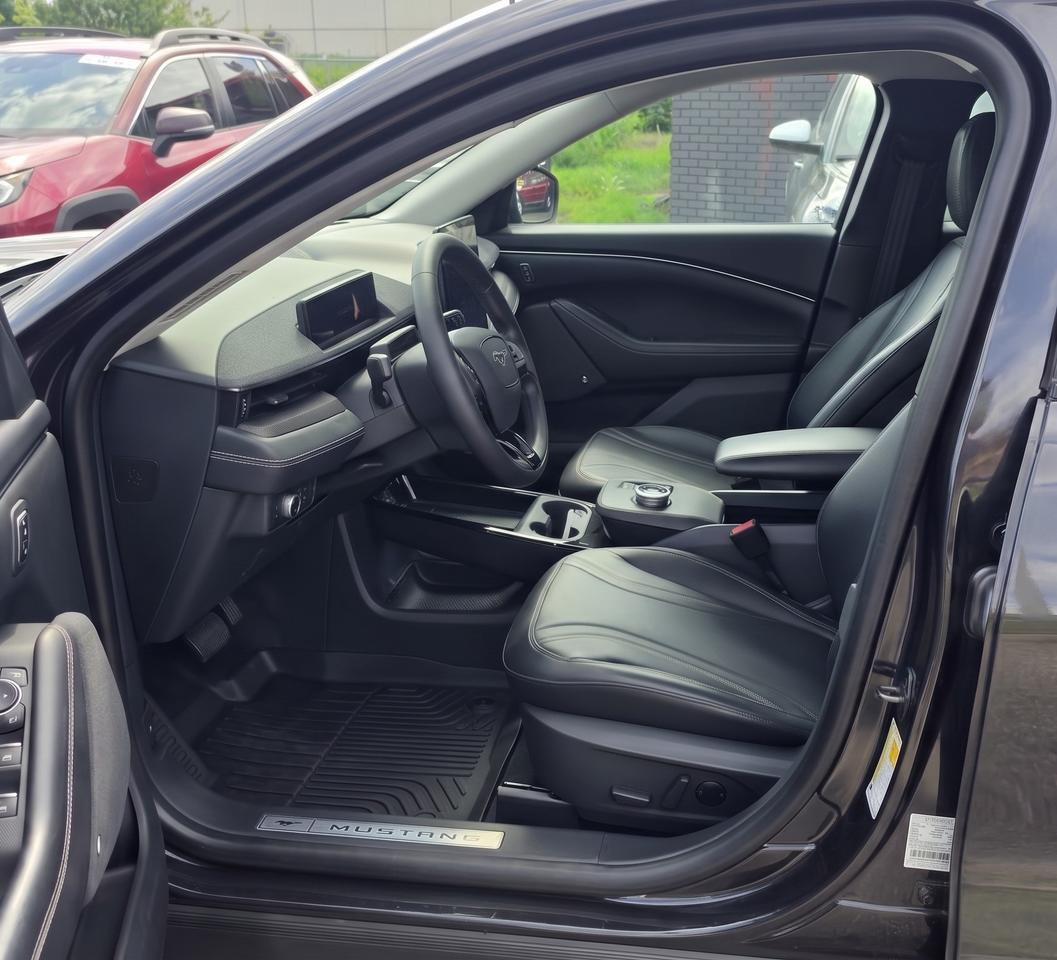 2022 Ford Mustang Mach-E PREMIUM / NO ACCIDENTS / LEATHER / NAV / 360 CAM Photo4