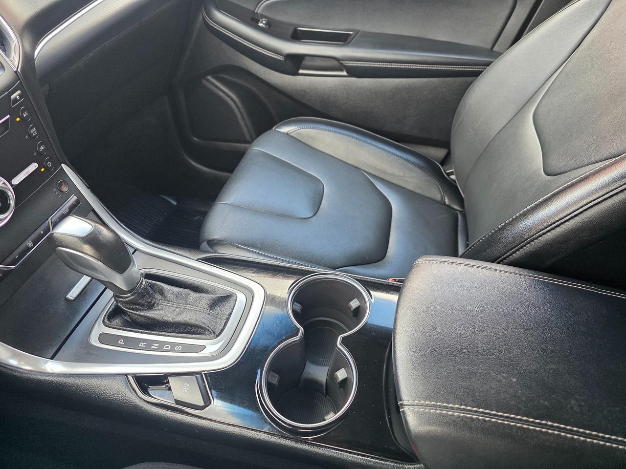 2018 Ford Edge Titanium AWD Photo
